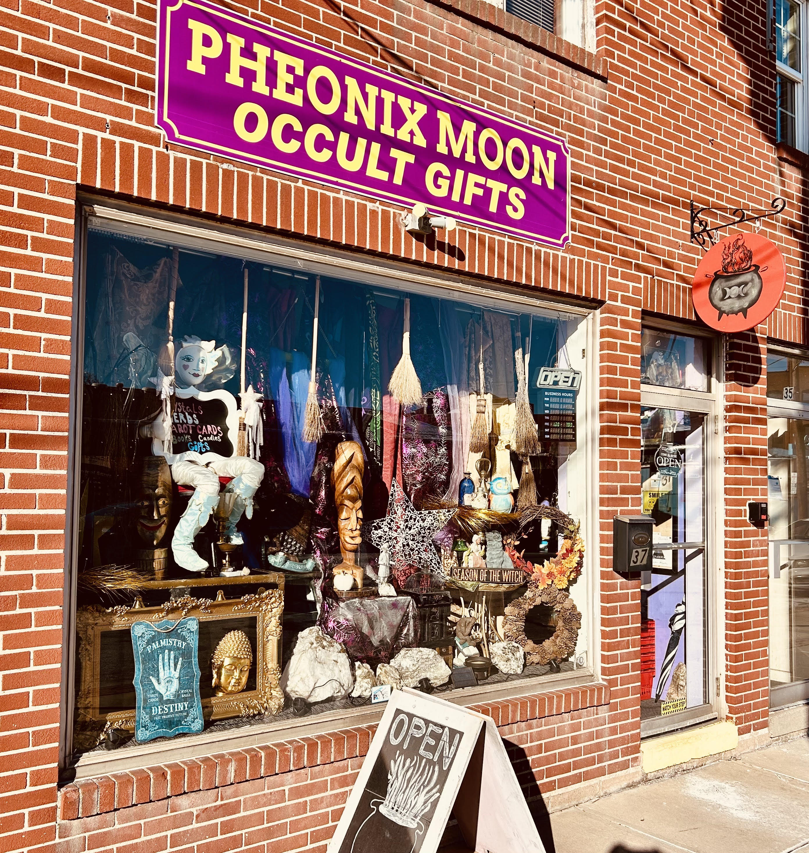 06062, Pheonix Moon Occult Gifts, 37 W Main St., Plainville, CT 06062